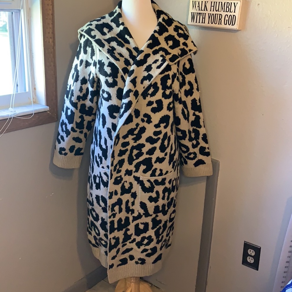 Wrap this Sweater around you for those Cold Winter Days. - Picture 2 of 15